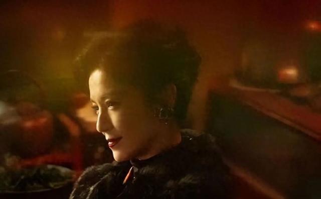 曾拍摄多部“三级片”，她比柳岩还性感，如今42岁依然美的像少女