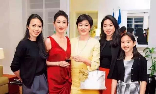 林青霞18岁女儿素颜照曝光,被夸像妈妈!马上有网友不同意了