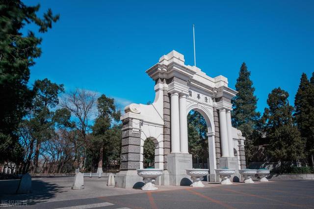 清华大学女教师邀快递员进门,因一个笑容,生命永远定格在了35岁