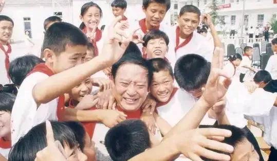 牛群终于坦白真相!说出不再与冯巩合作的原因,每到春晚必出事
