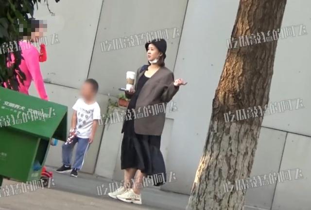 王雷妻子李小萌现身,36岁孕期身材显臃肿,曾曝二胎想要女儿
