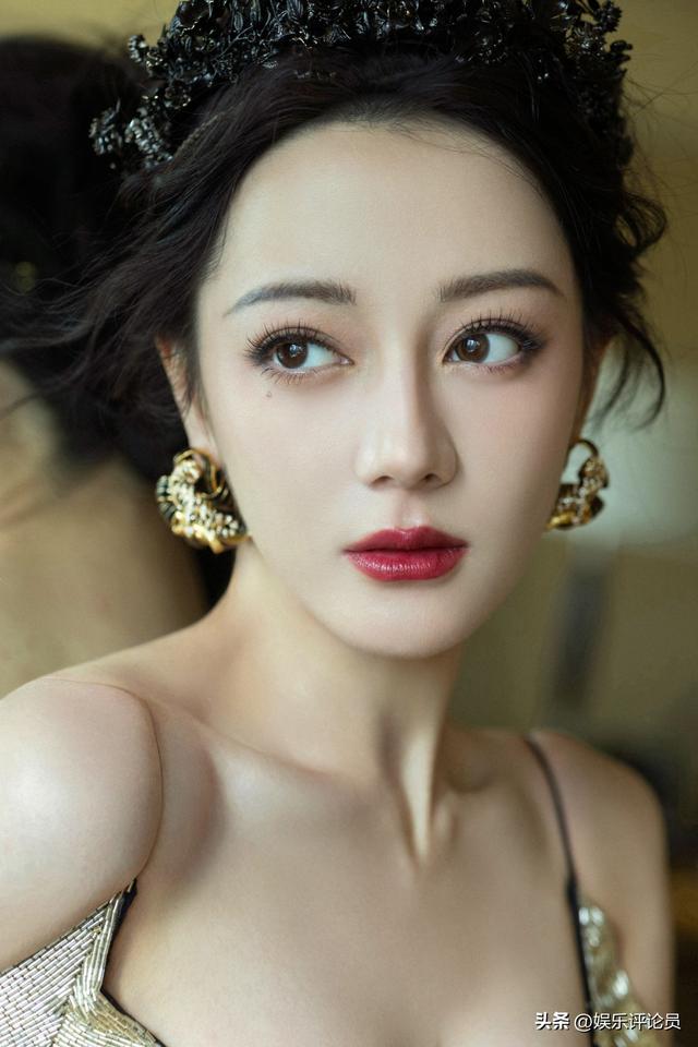 迪丽热巴 翘臀细腰 性感又不失端庄 鎏金神女气质让人倾倒