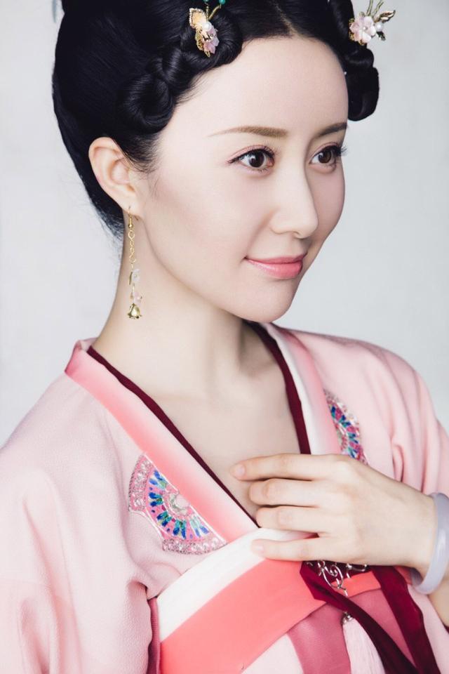 舒畅《大唐荣耀》饰 慕容林致，蕙质兰心，生性温婉、善良、端庄