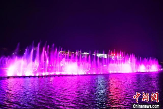 “客家祖地”福建上杭动感水景秀点亮汀江
