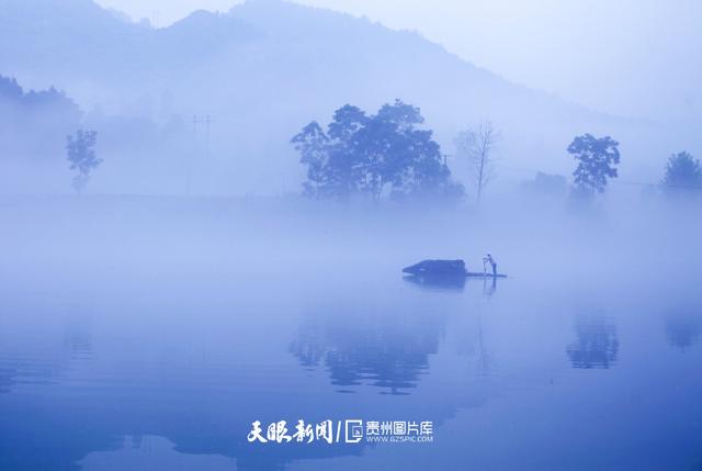 天青色等烟雨,而我在等你