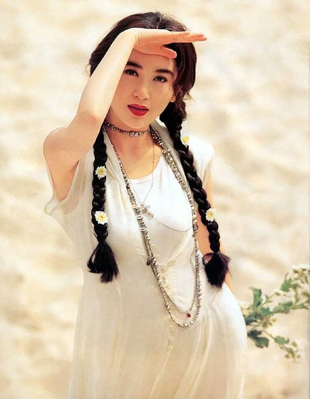 温碧霞的故事:荧幕初吻给了刘德华,被骗和吴孟达拍床戏不开心