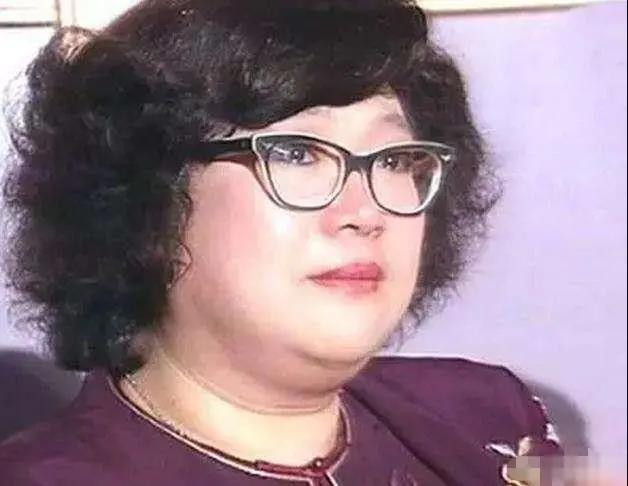 谢贤干妹沈殿霞,为何抑郁而终?葬礼上邓光荣怒斥郑少秋说出实情