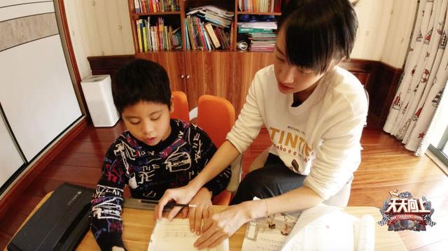 “虎妈”带娃也崩溃,章龄之回应教育方式:我熬过来了