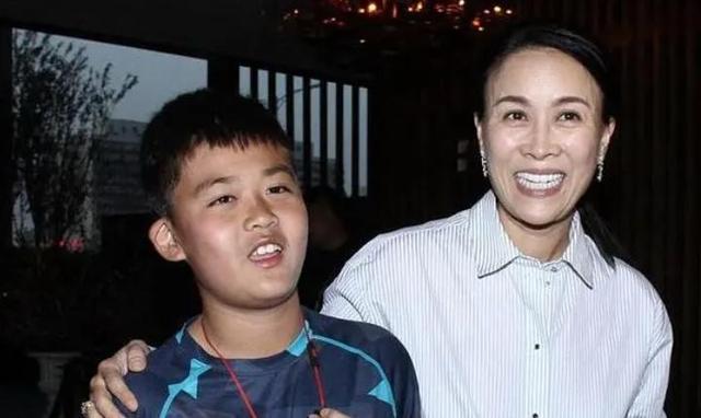 那英:被恩师说是猪脑子,生完孩子后被男友抛弃,恶评刀郎,真假