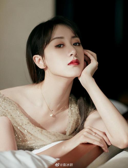 袁冰妍《琉璃》一人分饰十角 点泪痣写悔过书玩梗出圈