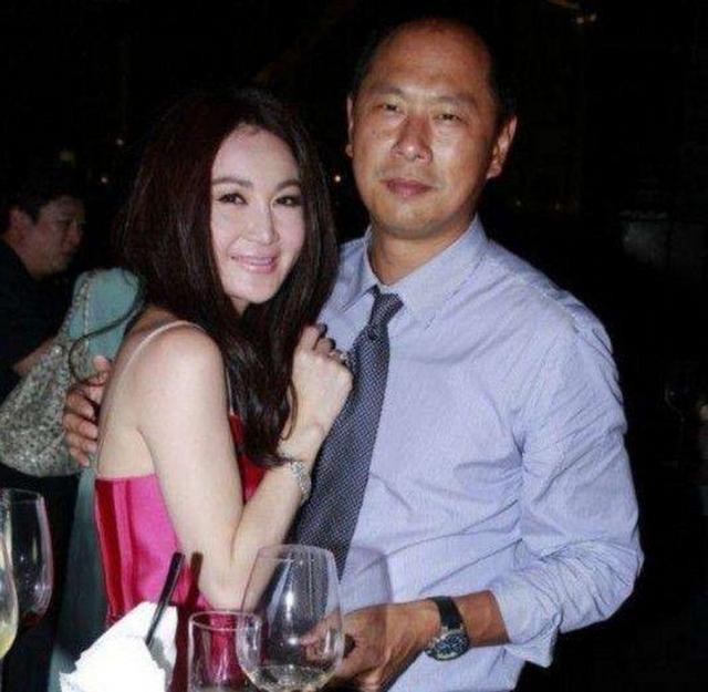 温碧霞的故事:荧幕初吻给了刘德华,被骗和吴孟达拍床戏不开心