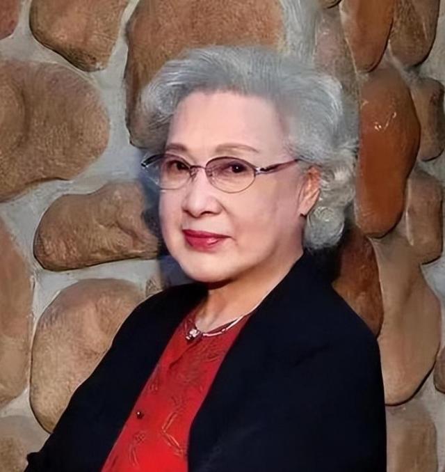 娱乐圈最命苦的演员!秦怡:亲妹夺夫,子患重疾,母女反目成仇