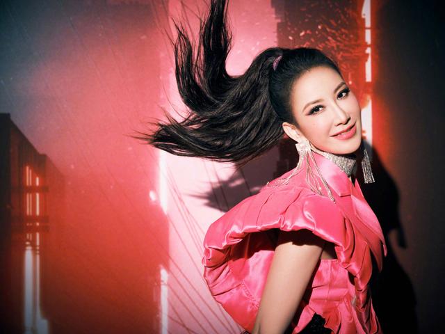 回顾李玟48年:父亲早逝,妈妈曾是北大校花,姐姐也曾因离婚抑郁