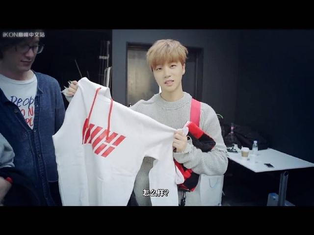[iKON][新闻]160615 当销售员像金振焕这么可爱时，你会忍心不买吗？