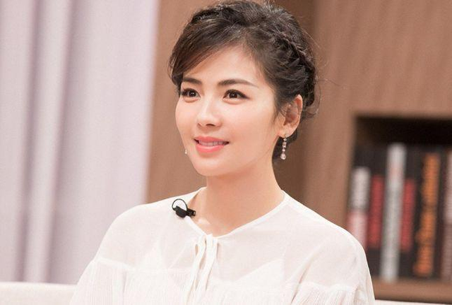 曾红极一时的贾青,却因爆“私生活混乱”人设崩塌,如今无戏可拍