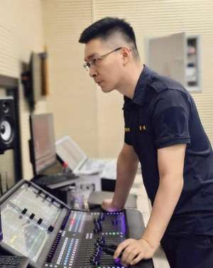 周六影院(照亮职工8小时以外的幸福 银川这座“周末影院”已免费放映60场)