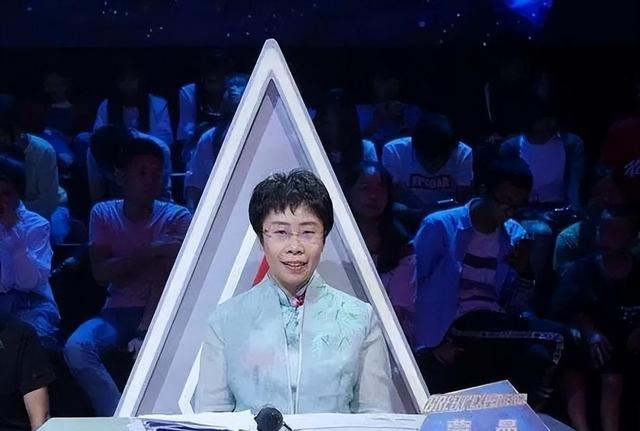 《百家讲坛》蒙曼49岁仍不结婚,朱迅问最想嫁给谁,她的回答亮了