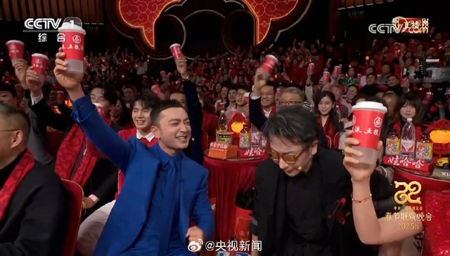 冲上热搜!钟楚曦薛凯琪刘惜君同台共唱,毛晓彤甜度爆表!网友:美得我眼前一亮又一亮
