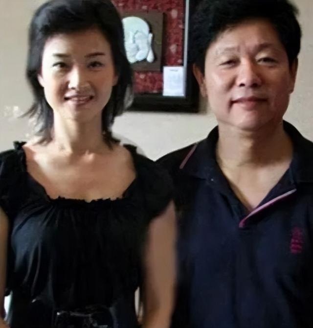 58岁宋祖英举办家宴!豪宅层高超五米,穿香奈儿手臂线条成亮点
