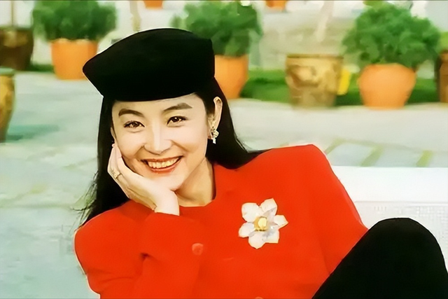 徐克称她是50年一遇美女,发哥对她一见钟情,自己感情却理不清
