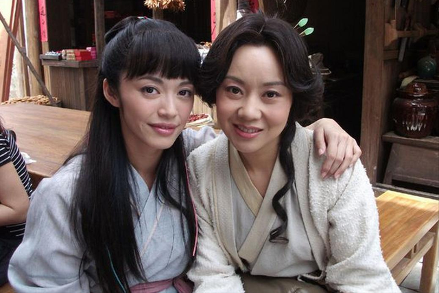 原来闫妮的女儿是她,20岁就演了女一号,但演技却跟不上资源