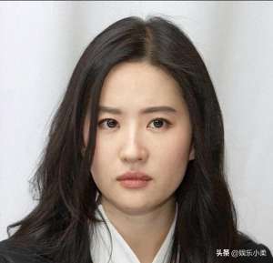 小柔素颜(刘亦菲素颜照：痣是瑕疵还是标签？美从来不是单一标准)