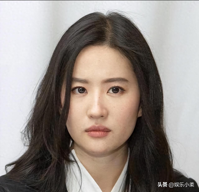 刘亦菲素颜照:痣是瑕疵还是标签?美从来不是单一标准