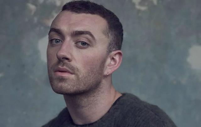拥有风趣性格、完美身材和容貌的英国歌手 Sam Smith