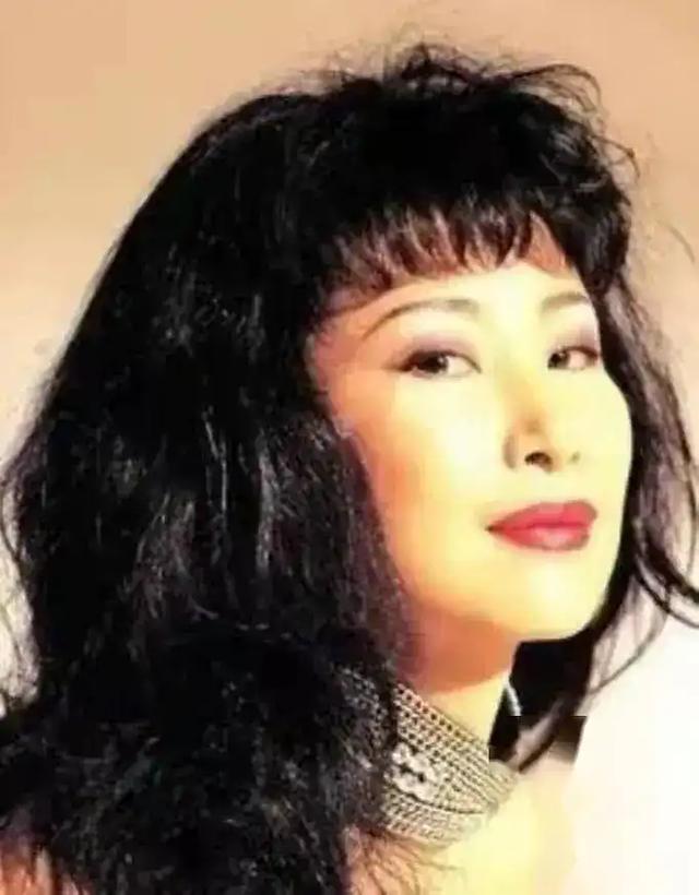 香港“三级女王”李华月,3年连拍11部三级片,如今她过得怎样