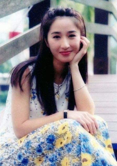 当红时嫁给穷小子,相恋10年才结婚生子,如今丈夫早已是影帝