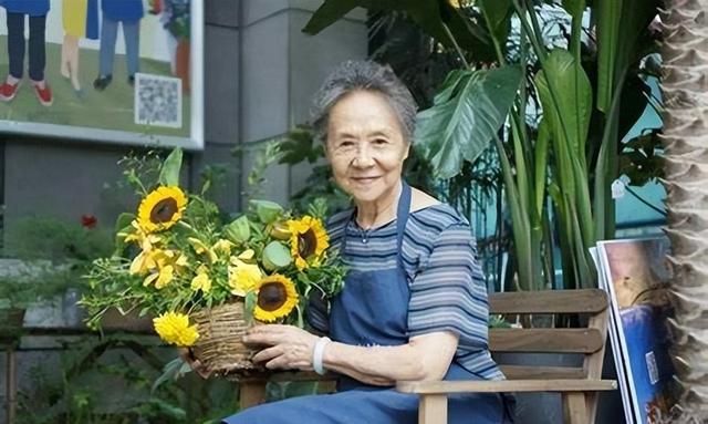 越“老”越美的6位女星,年轻时平平无奇,年纪大了反而美了