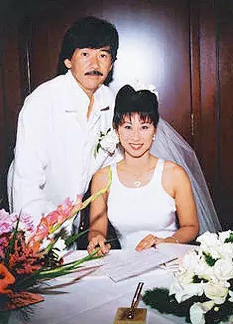 74岁林子祥和60岁叶倩文近照,一个头发花白,一个满脸皱纹