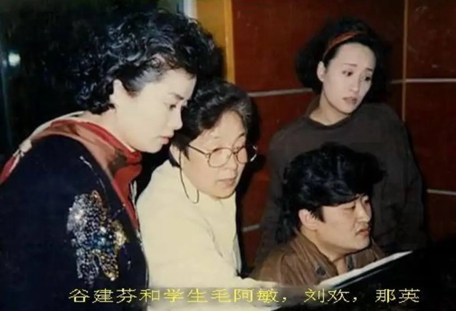 百亿富豪解直锟去世3年,遗孀毛阿敏的选择令人泪目