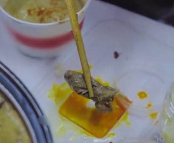 赵丽颖的90斤体重怎么做到的?看到她吃火锅的方式,我宁愿选择胖