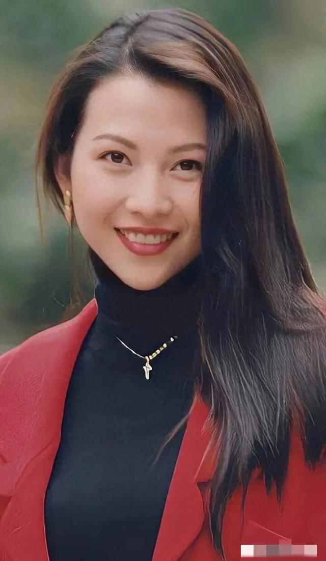 蔡少芬年轻时真漂亮,每次看到她,我就被她的古装模样深深迷住