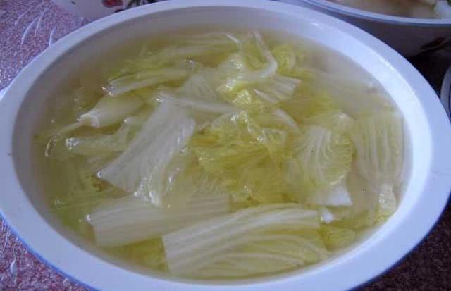 冬天人连续吃一个月的水煮白菜,能减掉多少斤?是哪些因素决定的