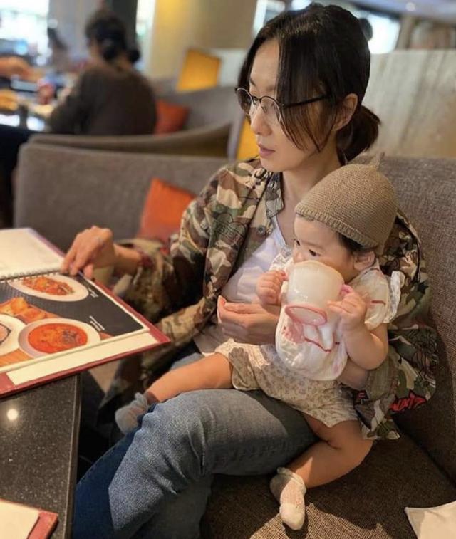 51岁“怀玉公主”疑隐婚生子!与萌娃眉眼神似,曾惨遭孙耀威抛弃