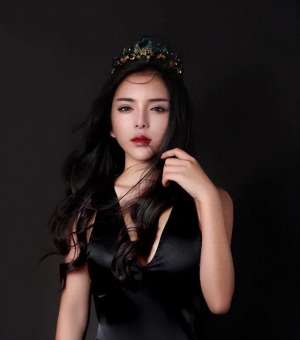 周川珺(土生土长的湖南怀化籍演员，知名度前十名)