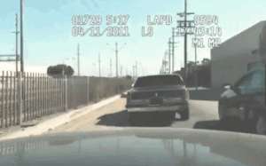 爆头图片(越战老兵将警察一枪爆头美国警察在什么情况下会开枪？)