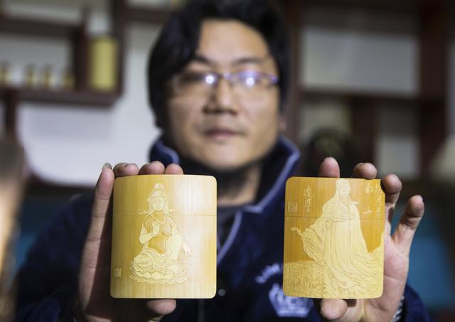 刘连学和他的留青竹刻