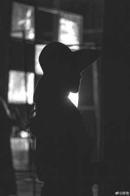 猎毒人豆瓣(她来这部戏里念广告吗？)