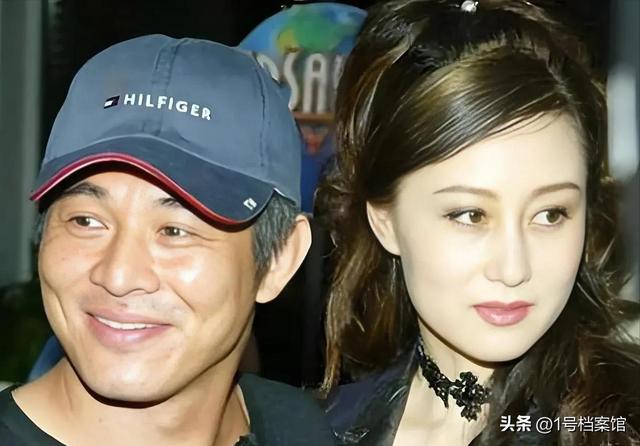 61岁李连杰和63岁利智近照曝光,难敌岁月,老成了难以想象的模样