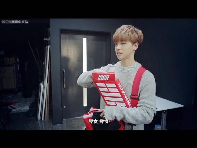 [iKON][新闻]160615 当销售员像金振焕这么可爱时，你会忍心不买吗？