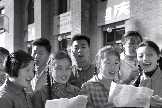 五四青年节|今天,一起重温这几首难忘的青年歌曲