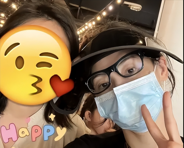 张柏芝小儿子谢振南正面照曝光,颜值比大哥顶!网友:父母基因强