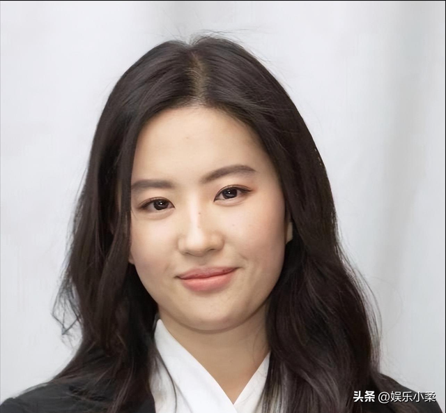 刘亦菲素颜照:痣是瑕疵还是标签?美从来不是单一标准
