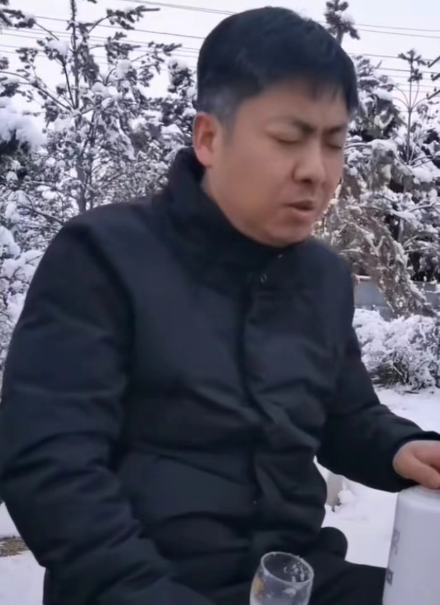 60岁成都名主持吕冲因病去世!生前消瘦满头白发,好友悲痛悼念