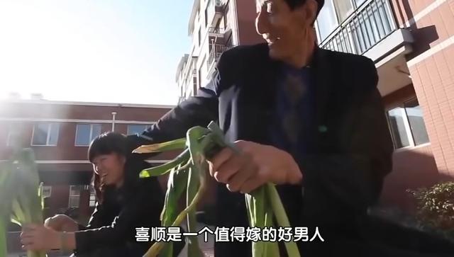 56岁娶妻,不顾医生反对强行生子,“巨人”鲍喜顺现在过得怎样?