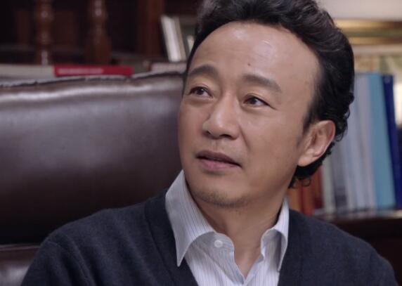 人前老戏骨,人后颠倒黑白,深扒赵立新的荒唐史,比你想得更复杂