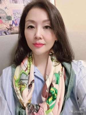 夜情片(45岁阿姨搞一 夜情 ，和30岁小白脸睡了一夜后，小伙赖着不走了)